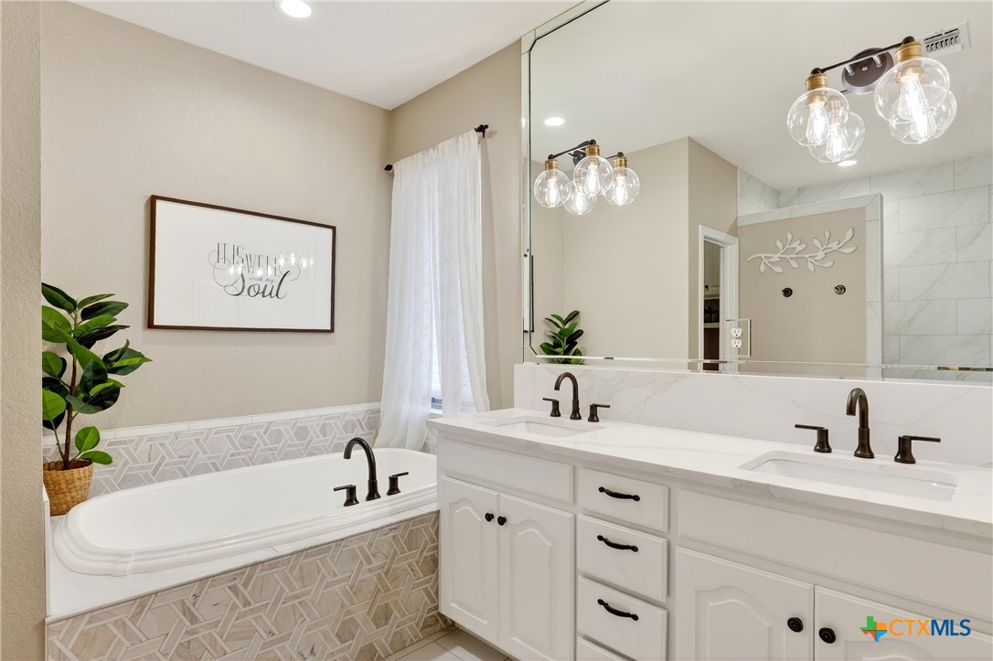 154 Quarry Point New Braunfels, TX 78132 - Photo 16 of 40 Owner's Bath - completely remodeled