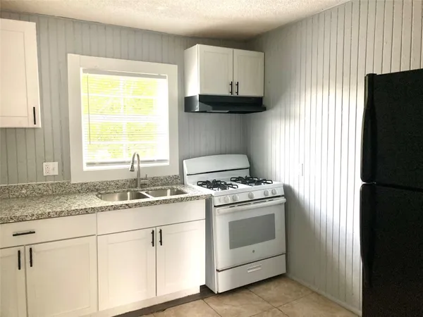 $950 | 3315 Reeves Street, Unit 3, Houston, TX 77004
