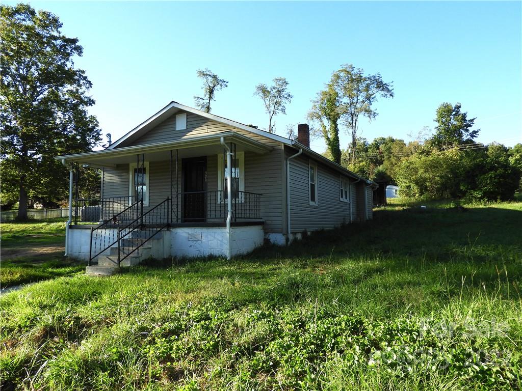 529 Jacktown Road Marion, NC 28752 - Photo 2 of 14 a view of a house with a yard