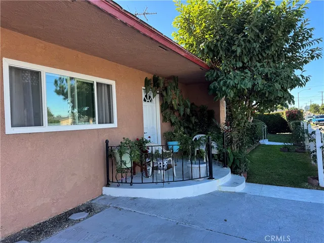 a view of outdoor space yard and porch