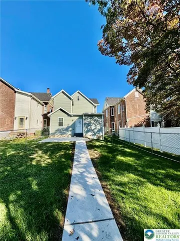 $2,850 | 230 South Broad Street, Nazareth, PA 18064