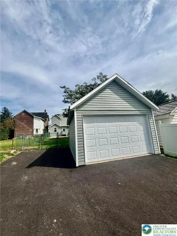 $2,850 | 230 South Broad Street, Nazareth, PA 18064