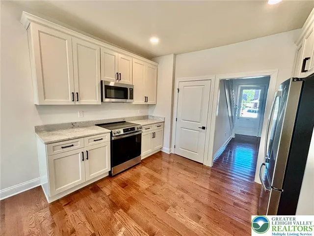 $2,850 | 230 South Broad Street, Nazareth, PA 18064