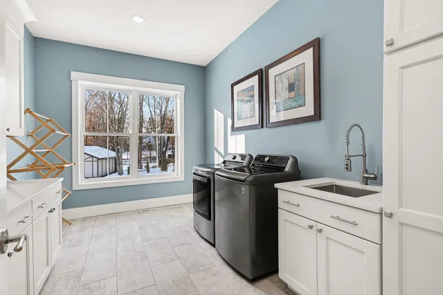 $899,900 | 15080 Steve's Drive, Grand Haven, MI 49417