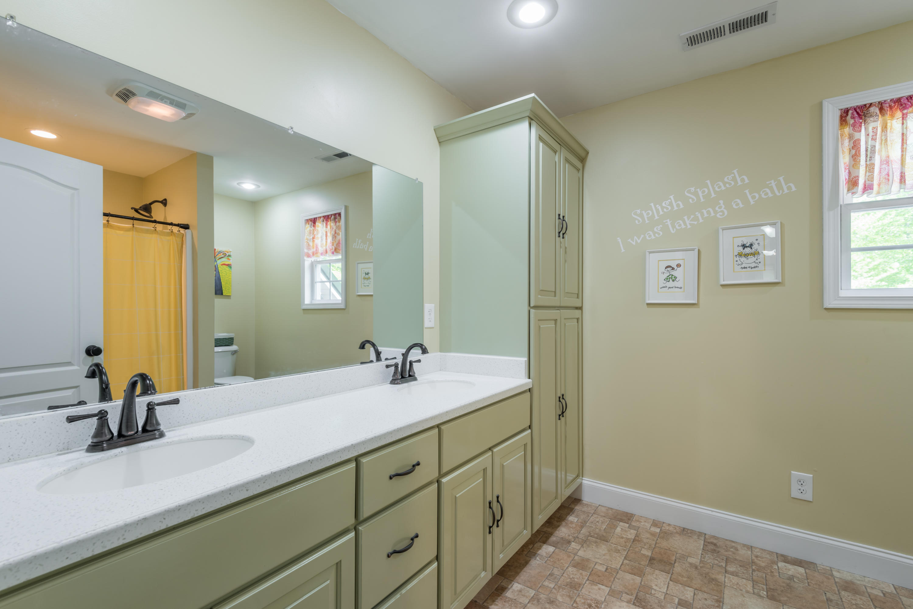 3822 Dutch Valley Road Clinton, TN 37716 - Photo 26 of 40 Upstairs Bath