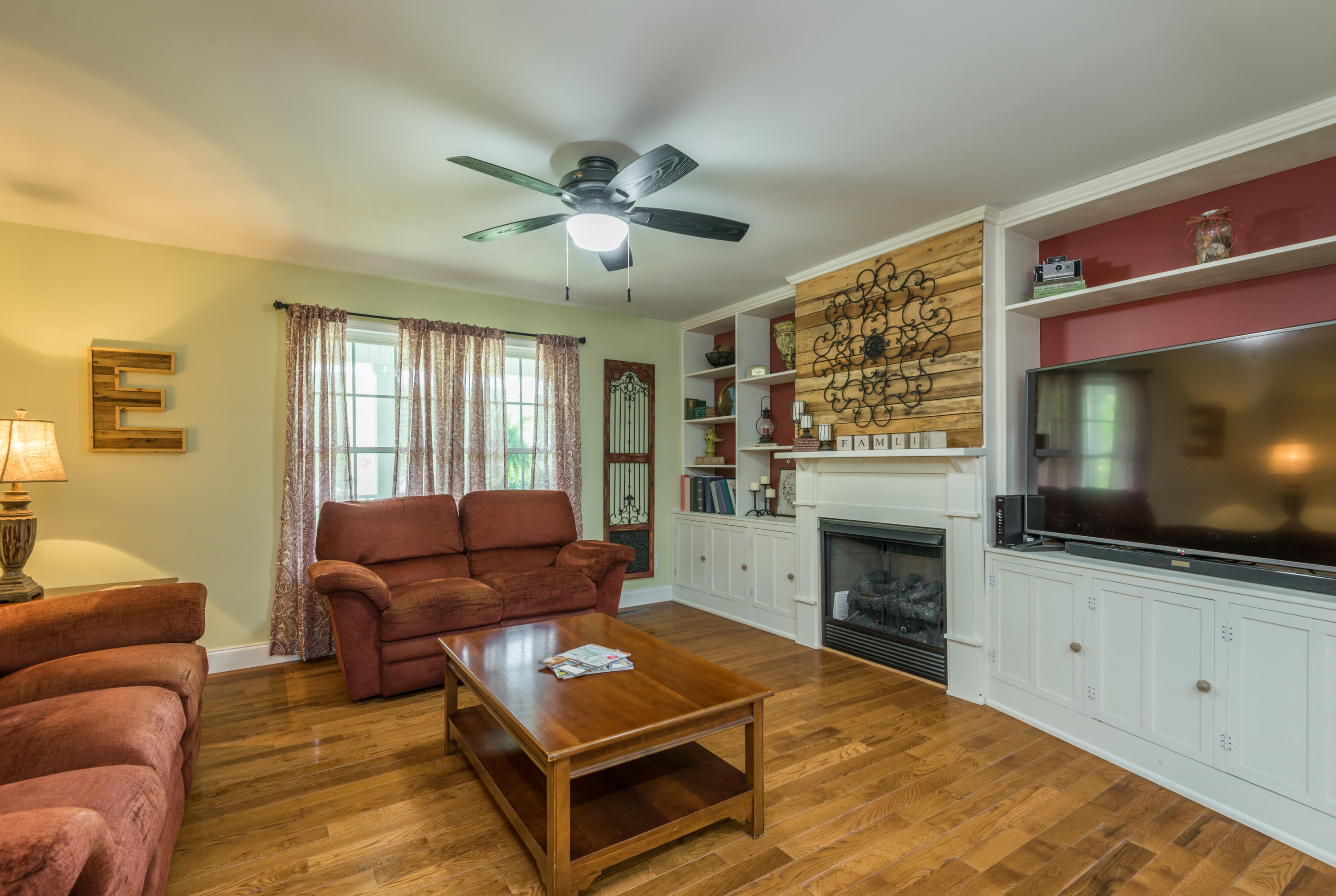 3822 Dutch Valley Road Clinton, TN 37716 - Photo 6 of 40 Family Room