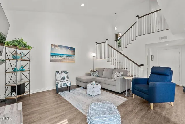 $725,000 | 925 Sandberg Lane, Ventura, CA 93003