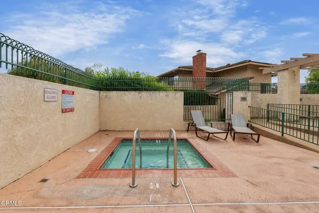 $725,000 | 925 Sandberg Lane, Ventura, CA 93003