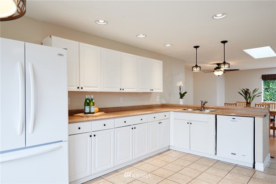 22714 4th Avenue Southeast Bothell, WA 98021 - Photo 3 of 21