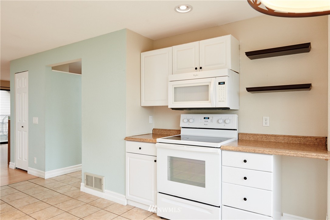 22714 4th Avenue Southeast Bothell, WA 98021 - Photo 4 of 21