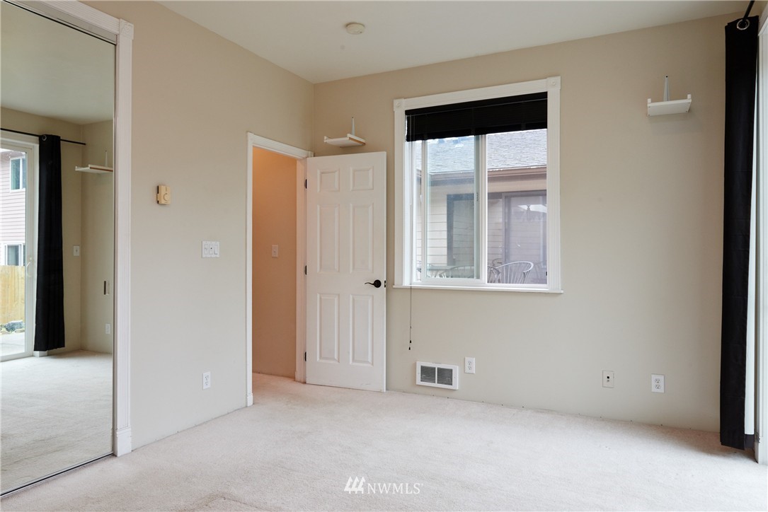 22714 4th Avenue Southeast Bothell, WA 98021 - Photo 9 of 21
