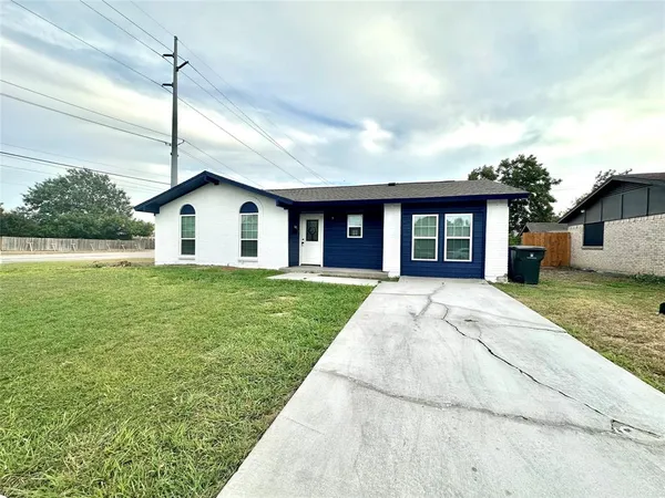 $1,900 | 1322 Shorecrest Drive, Garland, TX 75040