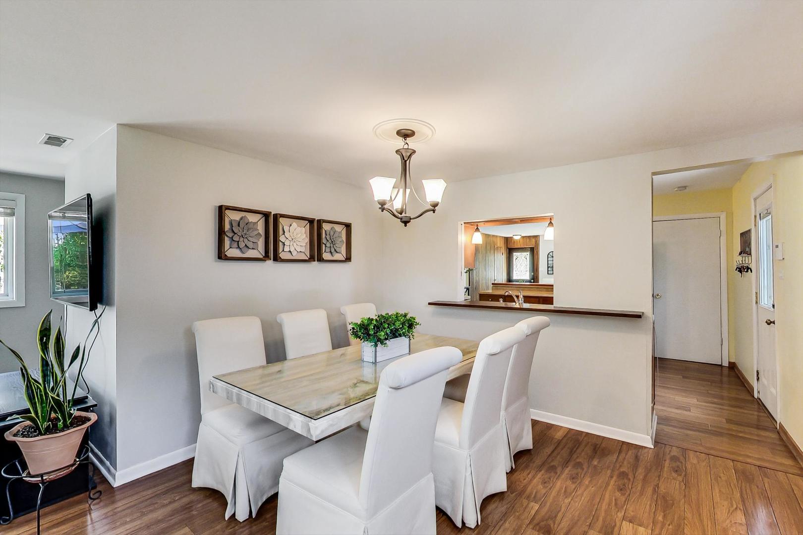 336 Sunset Lane Wheeling, IL 60090 - Photo 11 of 43