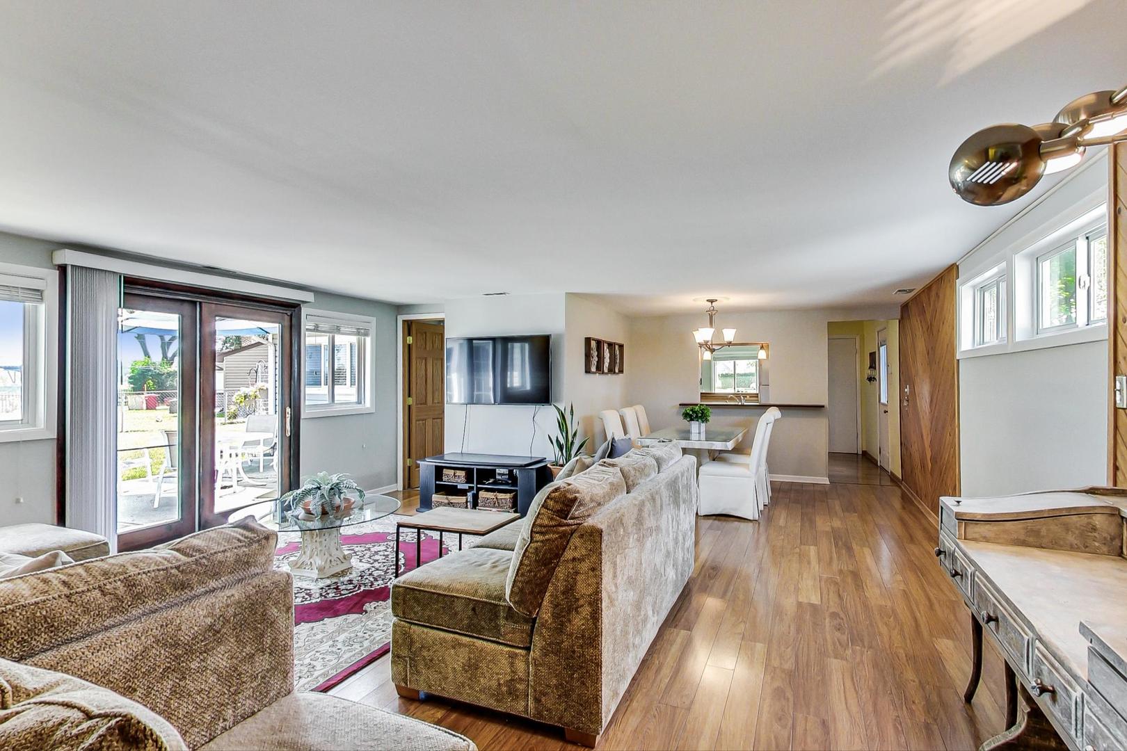 336 Sunset Lane Wheeling, IL 60090 - Photo 14 of 43