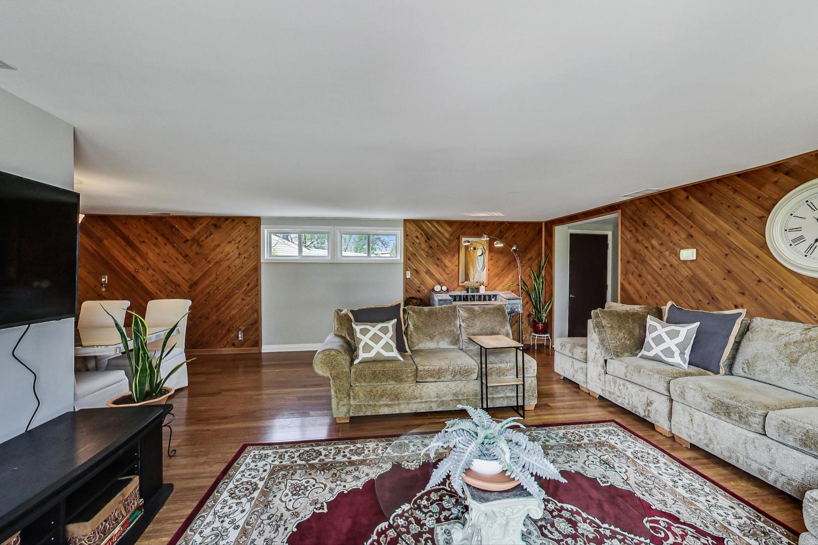 336 Sunset Lane Wheeling, IL 60090 - Photo 15 of 43