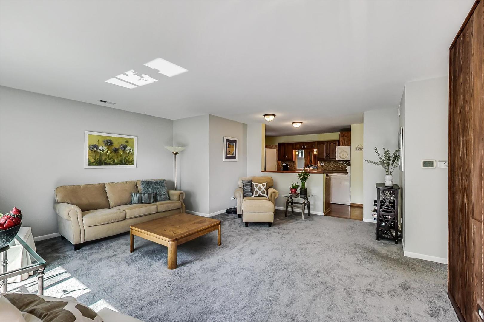 336 Sunset Lane Wheeling, IL 60090 - Photo 4 of 43