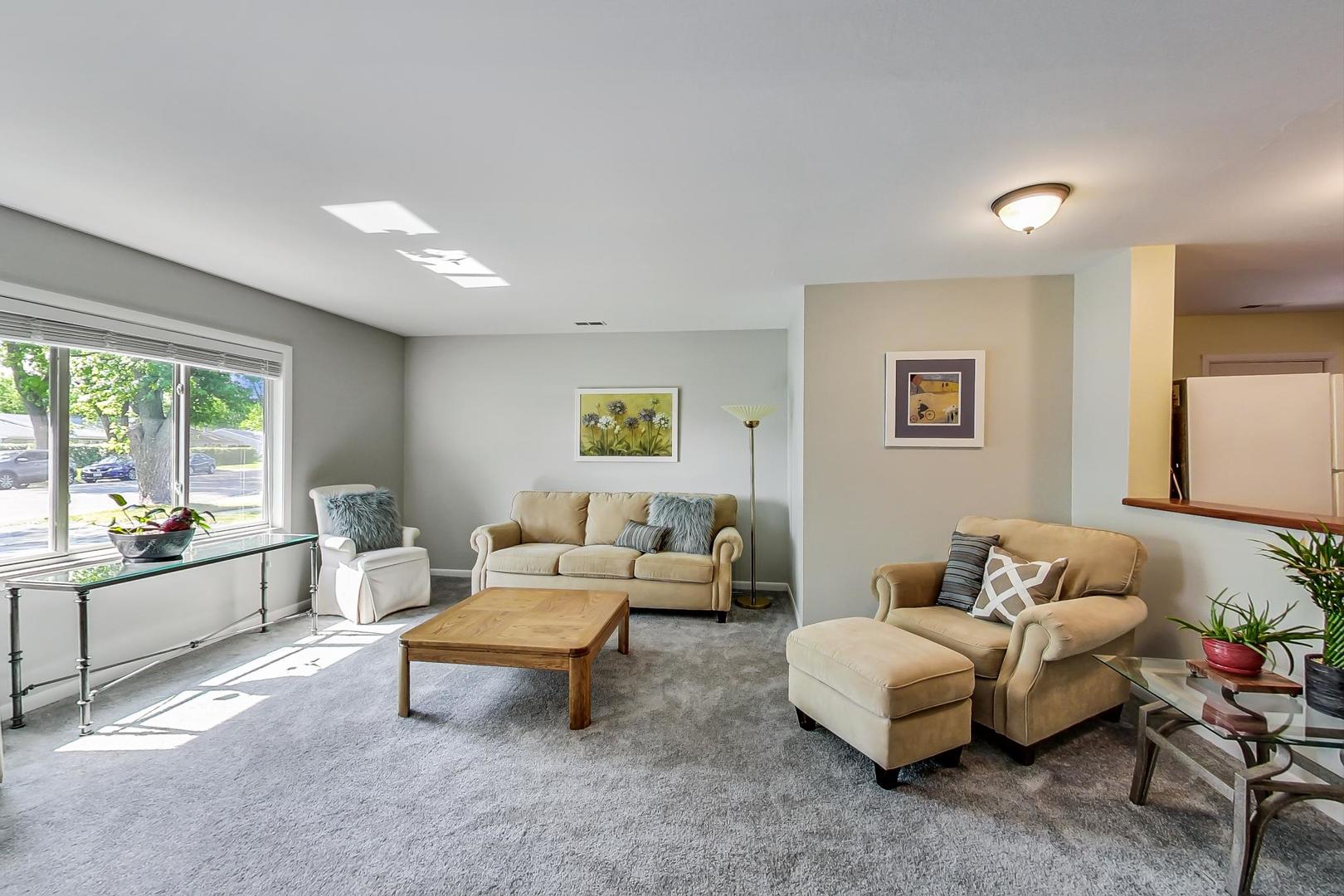 336 Sunset Lane Wheeling, IL 60090 - Photo 5 of 43