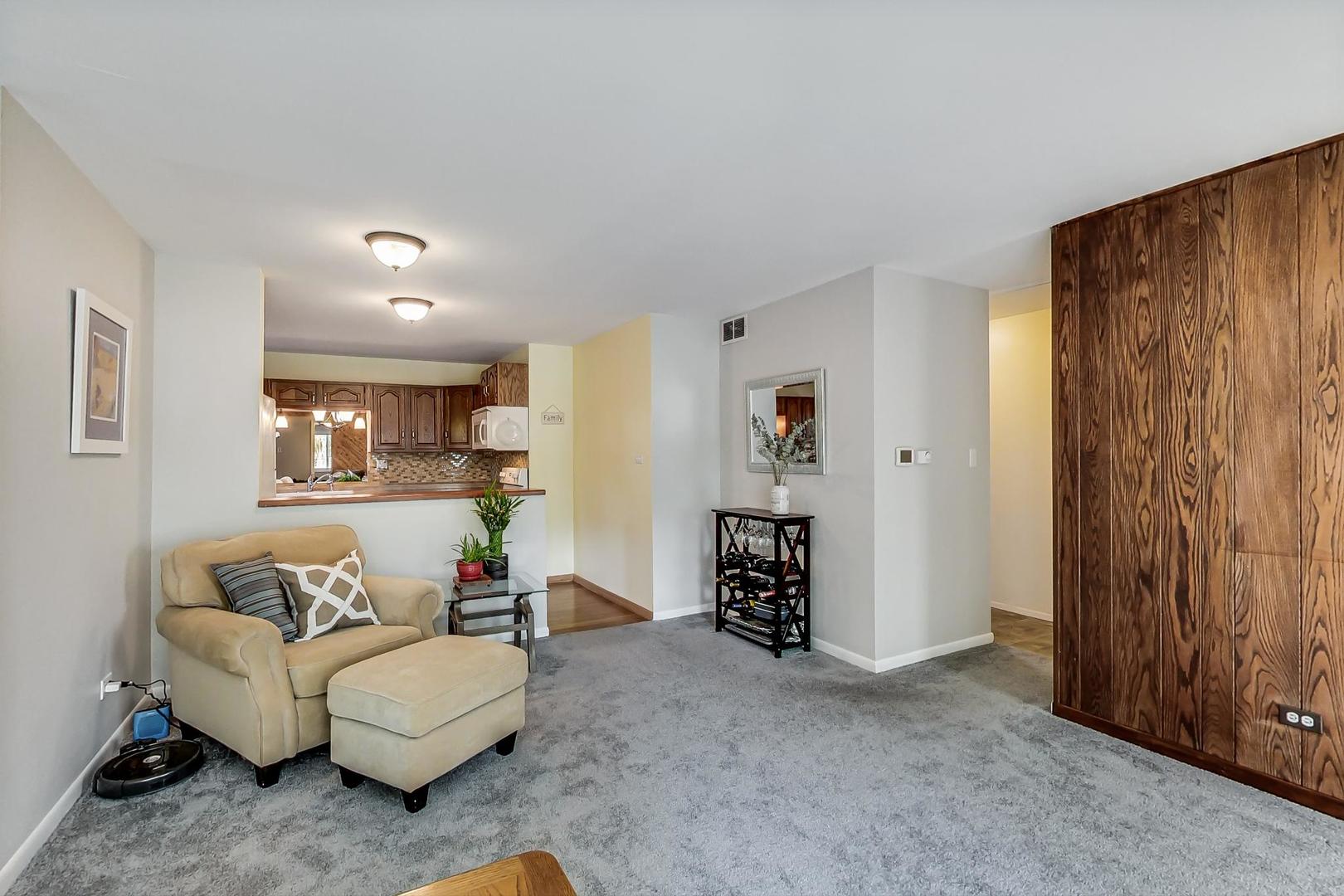 336 Sunset Lane Wheeling, IL 60090 - Photo 6 of 43