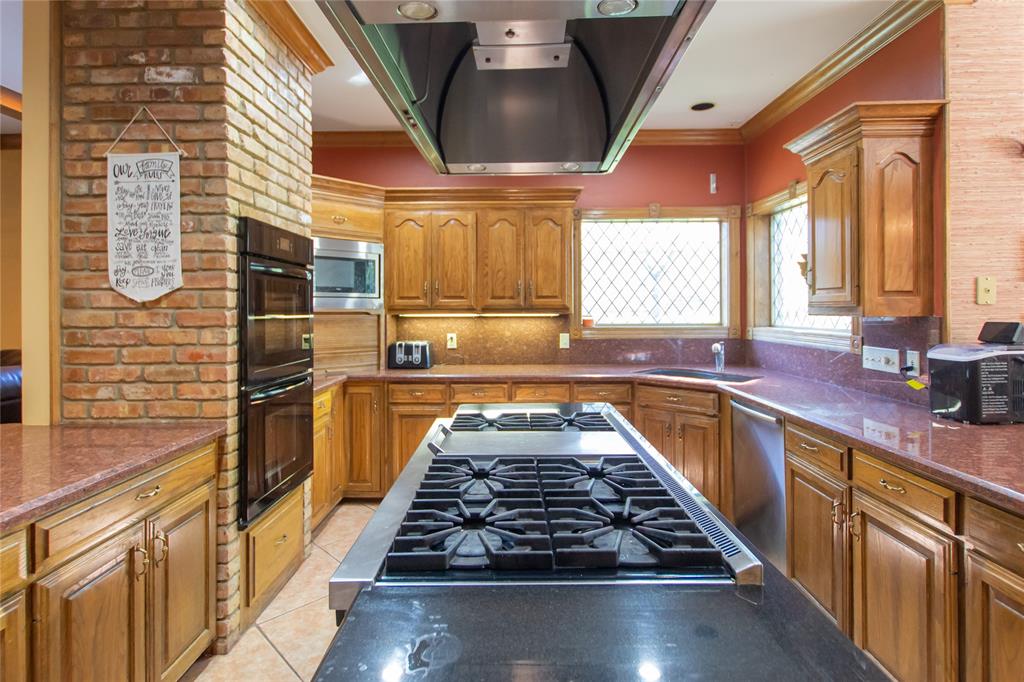 6609 Hollytree Circle Tyler, TX 75703 - Photo 10 of 40