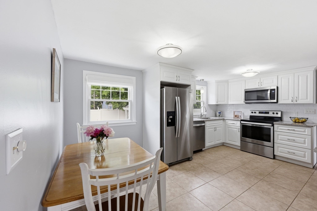 271 Wildermere Street Chicopee, MA 01020 - Photo 13 of 41