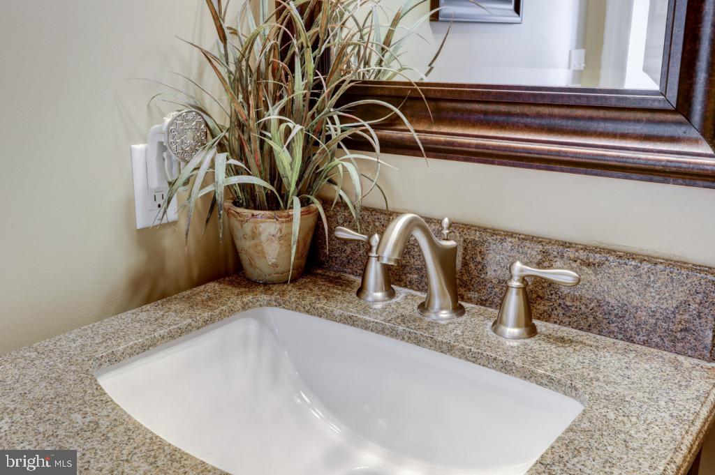 725 Rohen Ridge Drive Lititz, PA 17543 - Photo 13 of 56