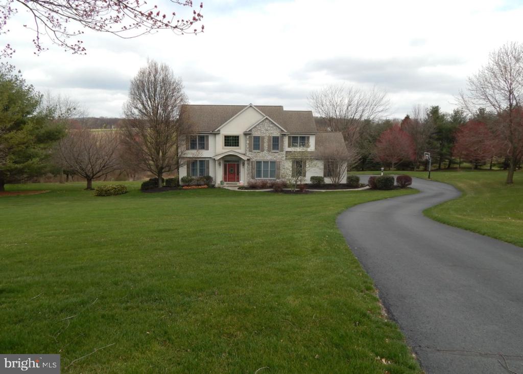 725 Rohen Ridge Drive Lititz, PA 17543 - Photo 2 of 56