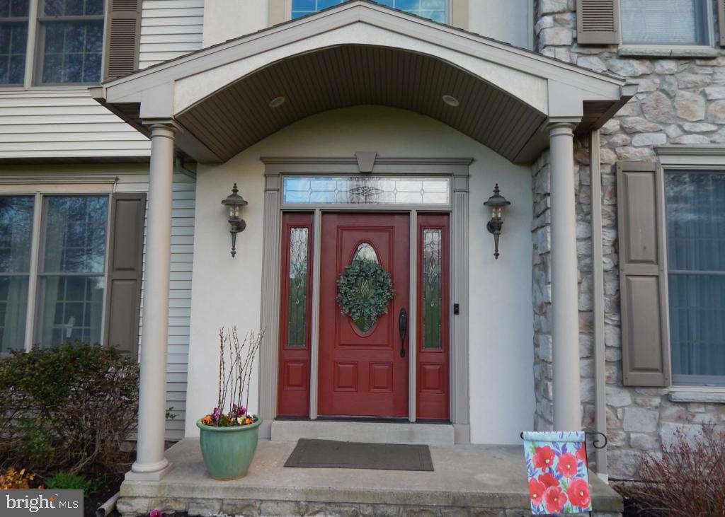 725 Rohen Ridge Drive Lititz, PA 17543 - Photo 4 of 56