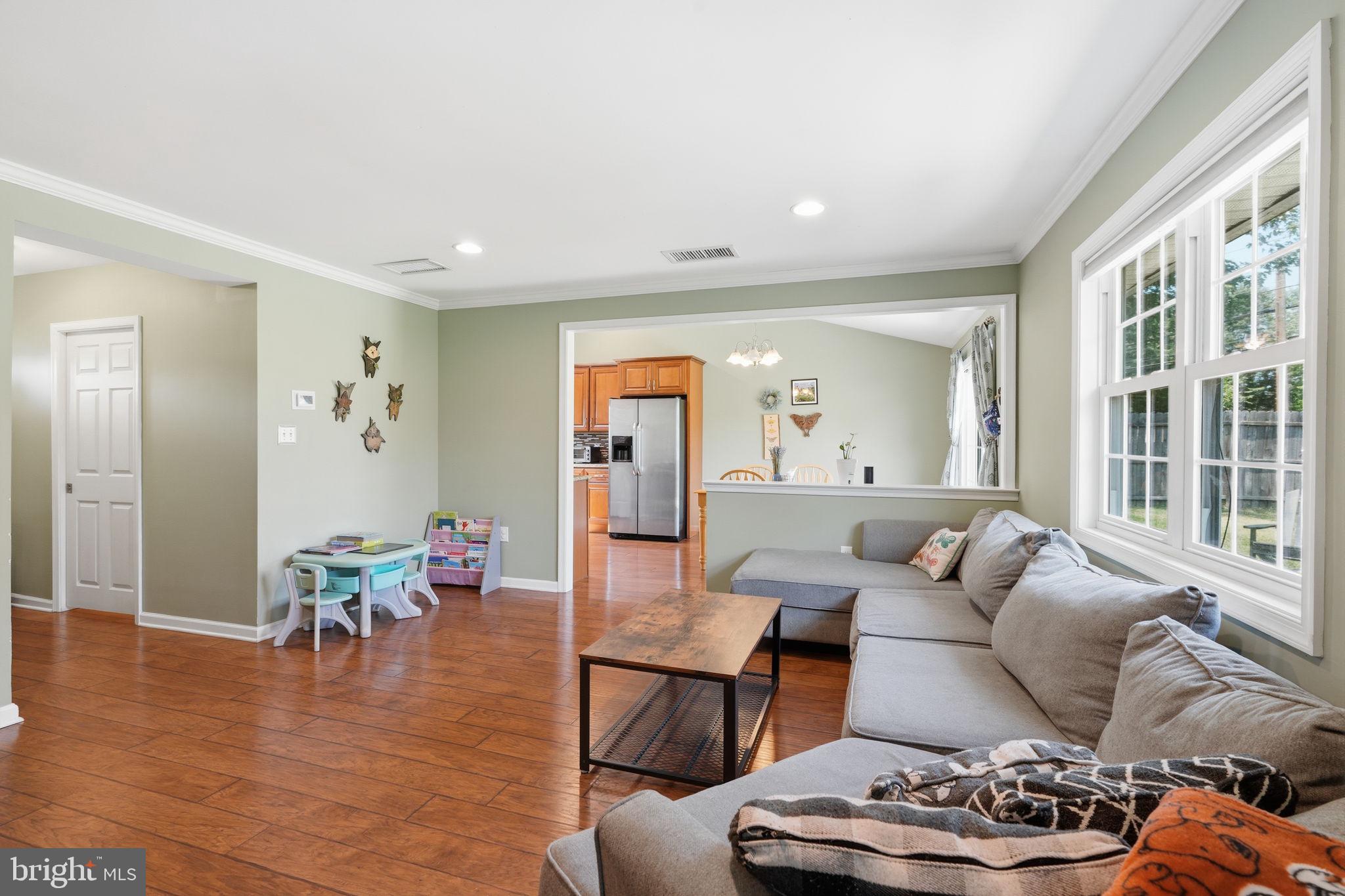 59 Iroquois Road Levittown, PA 19057 - Photo 3 of 25