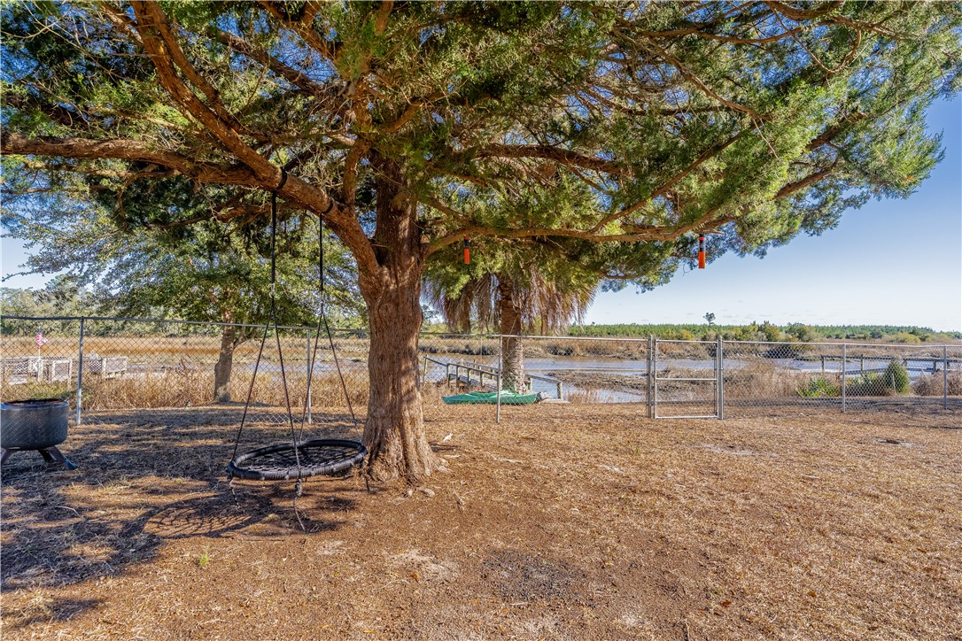 1484 Horseshoe Cove Road Waverly, GA 31565 - Photo 11 of 46