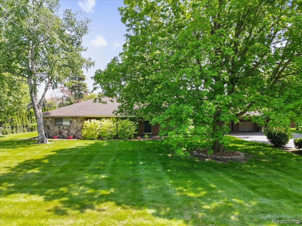 1933 John R Road Rochester Hills, MI 48307 - Photo 54 of 60