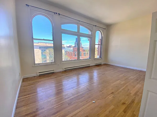 $1,750 | 219 Central Street, Unit 3B, Lowell, MA 01852