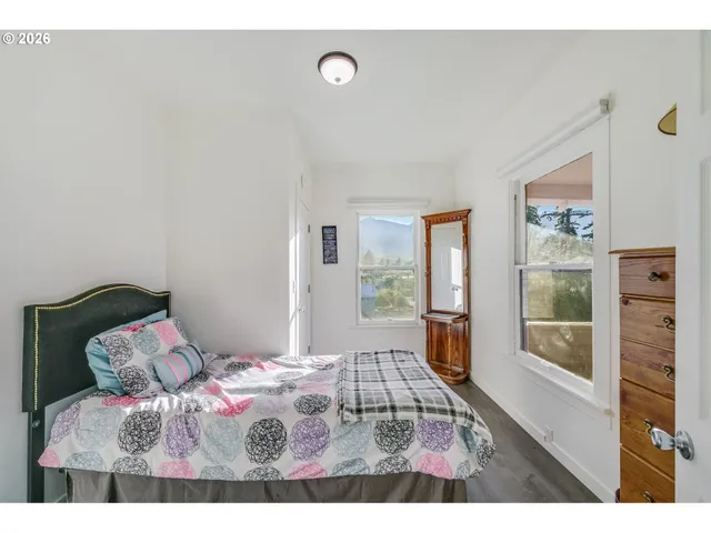 $1,875,000 | 2650 Van Horn Drive, Hood River, OR 97031