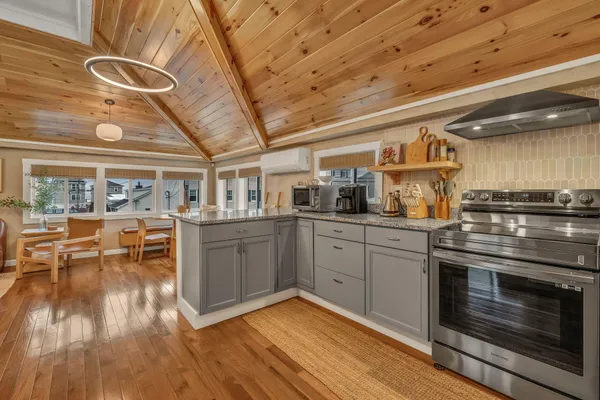 $499,900 | 162 East Grand Avenue, Unit 301, Old Orchard Beach, ME 04064