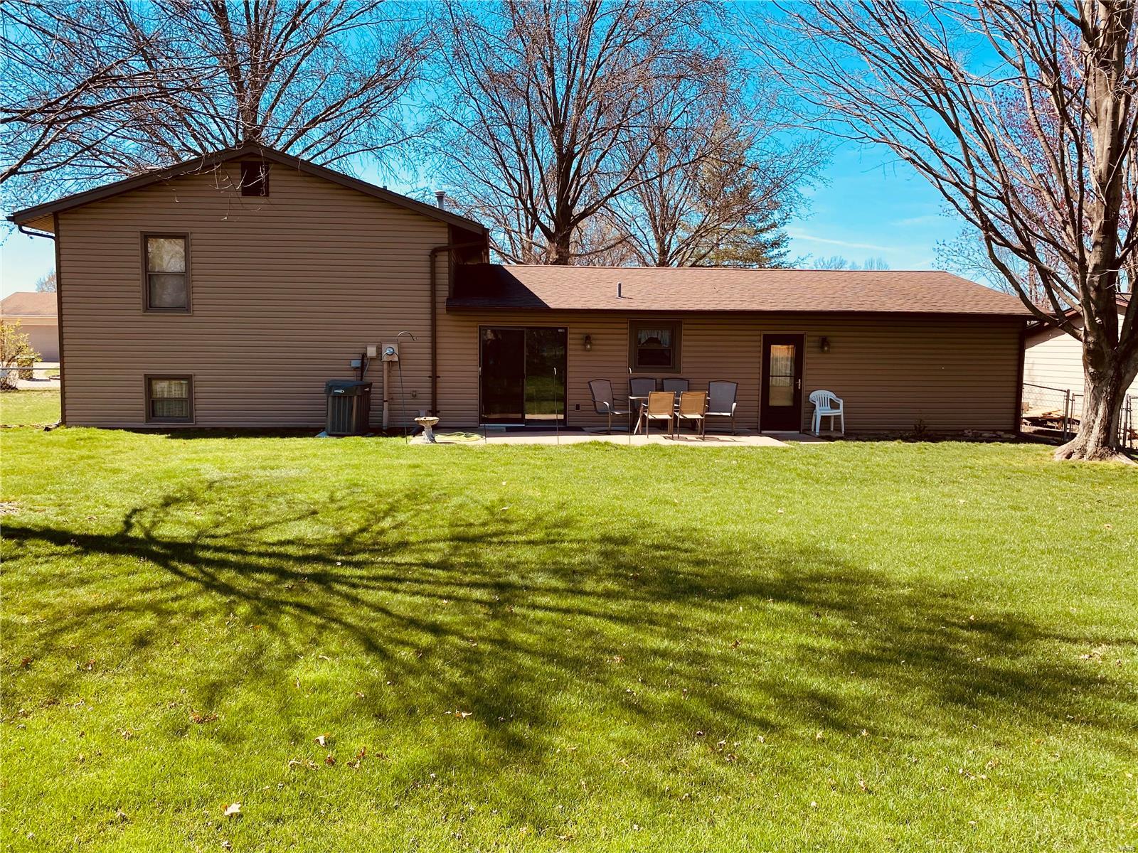 110 El Perro Drive St. Peters, MO 63376 - Photo 3 of 4