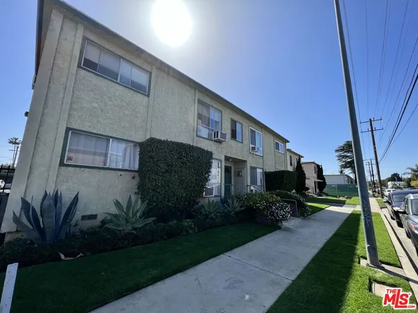 $2,300 | 4361 Berryman Avenue, Unit 1, Los Angeles, CA 90066