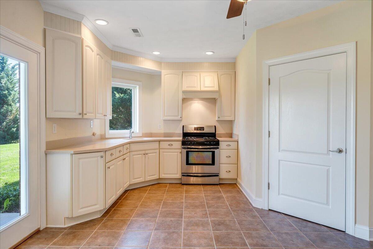625 Frontier Way Fincastle, VA 24090 - Photo 59 of 105 a kitchen with stainless steel appliances granite countertop a refrigerator and a sink