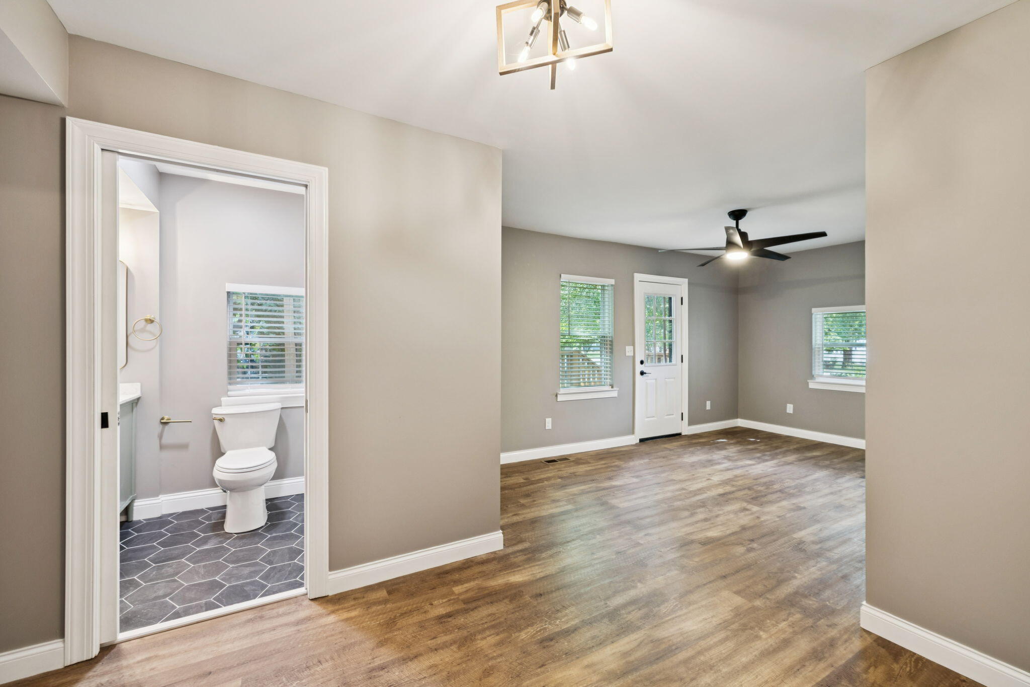 6150 East Brainerd Road Chattanooga, TN 37421 - Photo 9 of 28 9-6150 E Brainerd Rd Chattanooga - 011