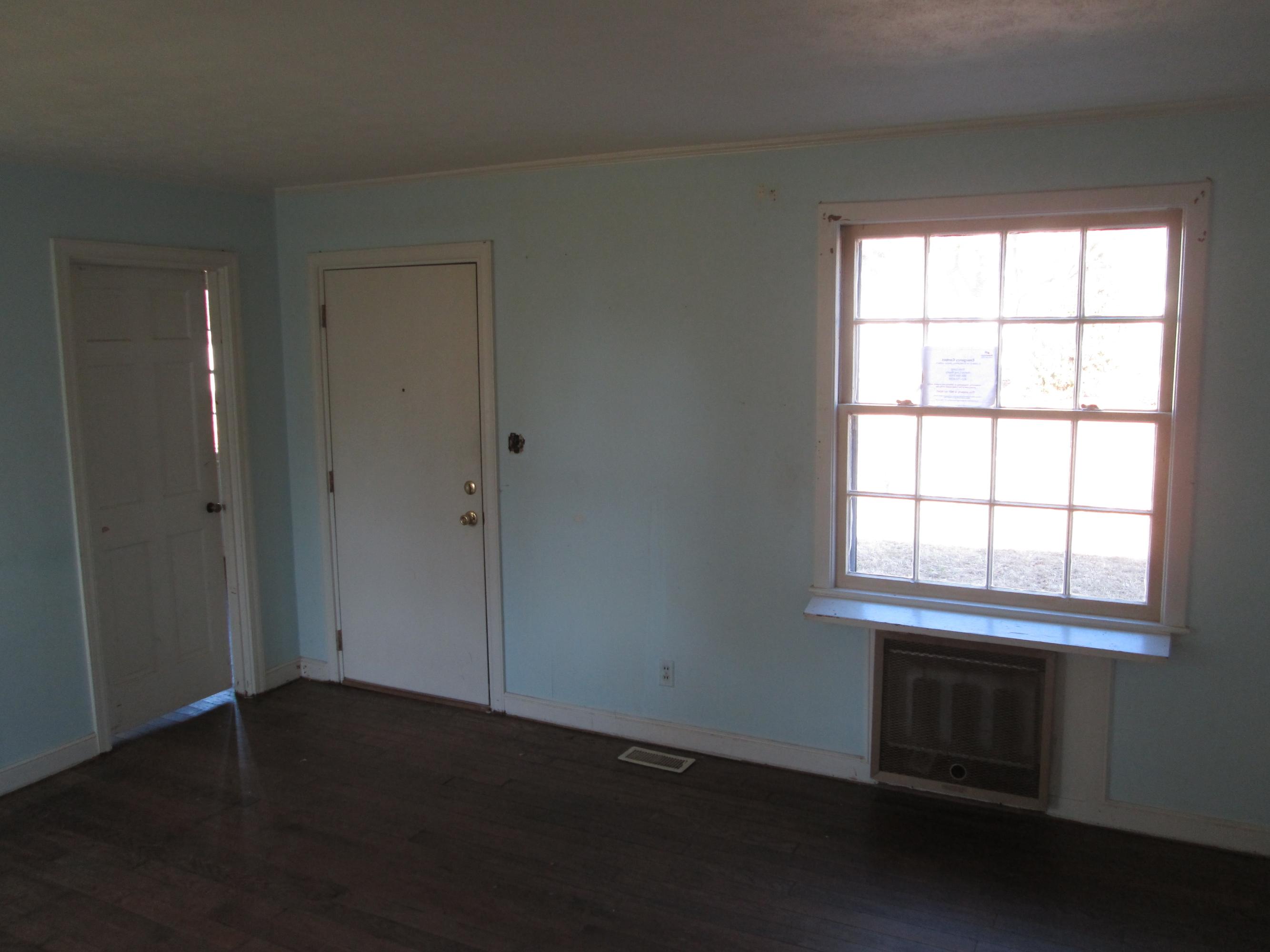 4603 Florence Road Knoxville, TN 37920 - Photo 2 of 9 Living room