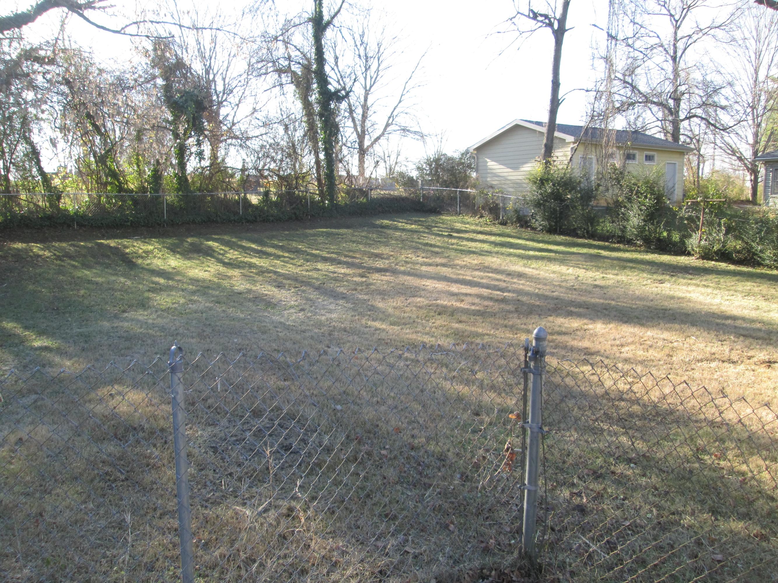 4603 Florence Road Knoxville, TN 37920 - Photo 9 of 9 Fenced yard