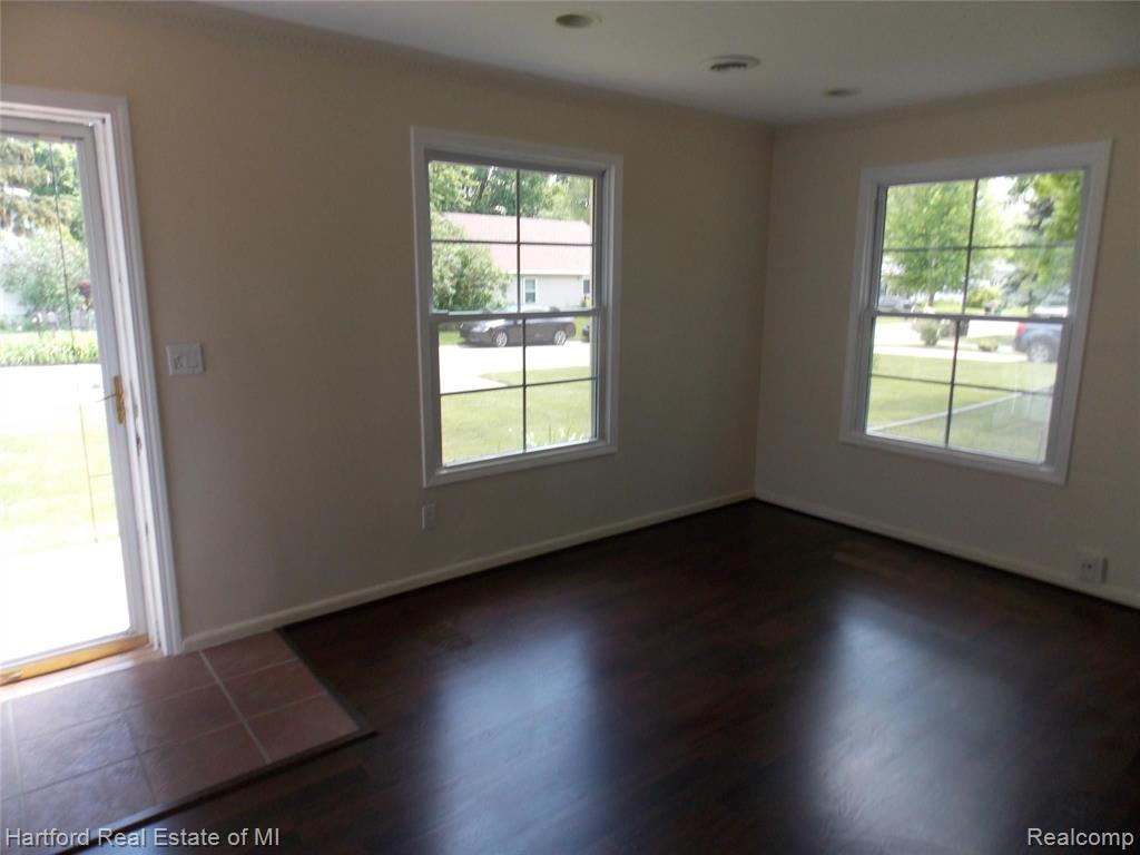 21235 Rensselaer Street Farmington Hills, MI 48336 - Photo 10 of 17