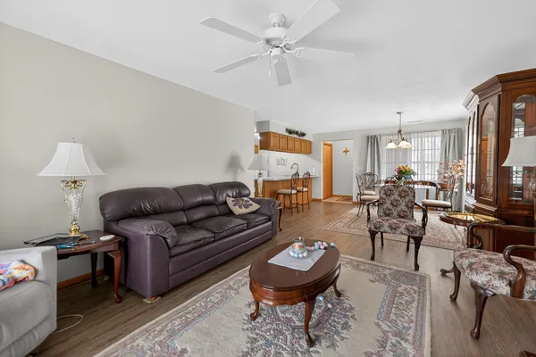 $225,000 | 941 Arvle Circle, Unit 941, Sycamore, IL 60178