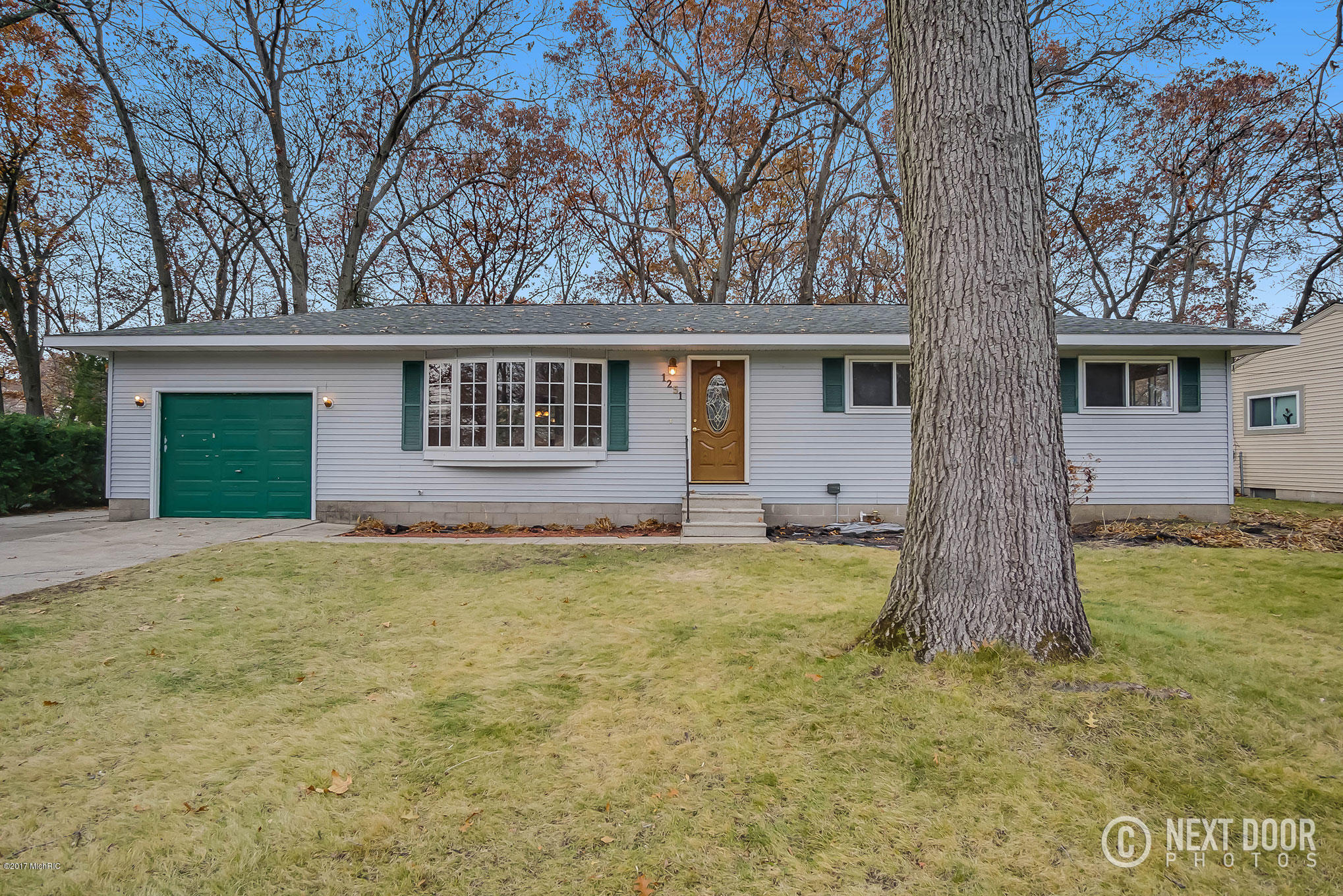 1251 Joslyn Road Muskegon, MI 49445 - Photo 2 of 36 DSC05080_blended