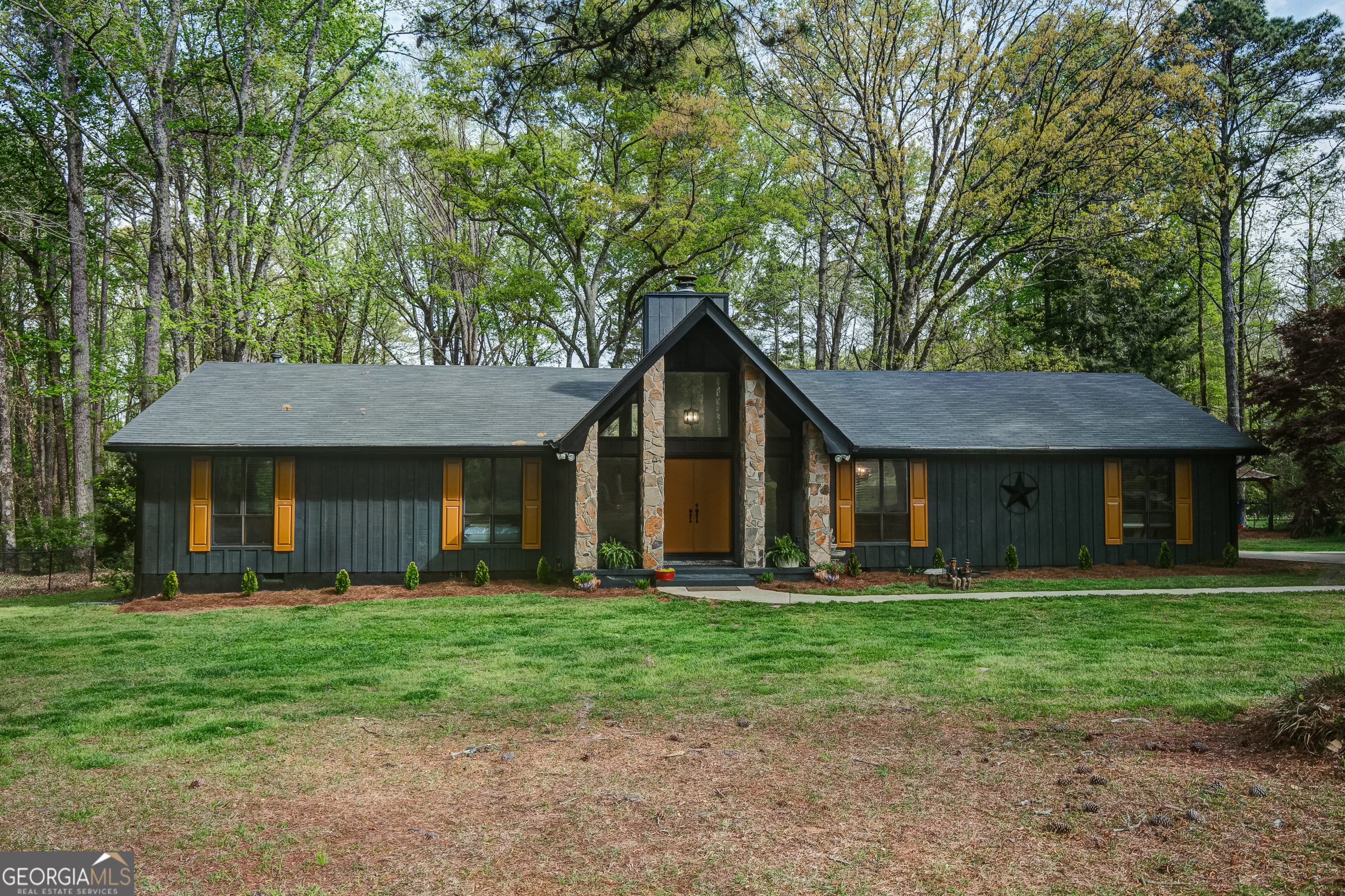 1188 Raymond Hill Road Newnan, GA 30265 - Photo 2 of 47 a front view of house with yard and green space