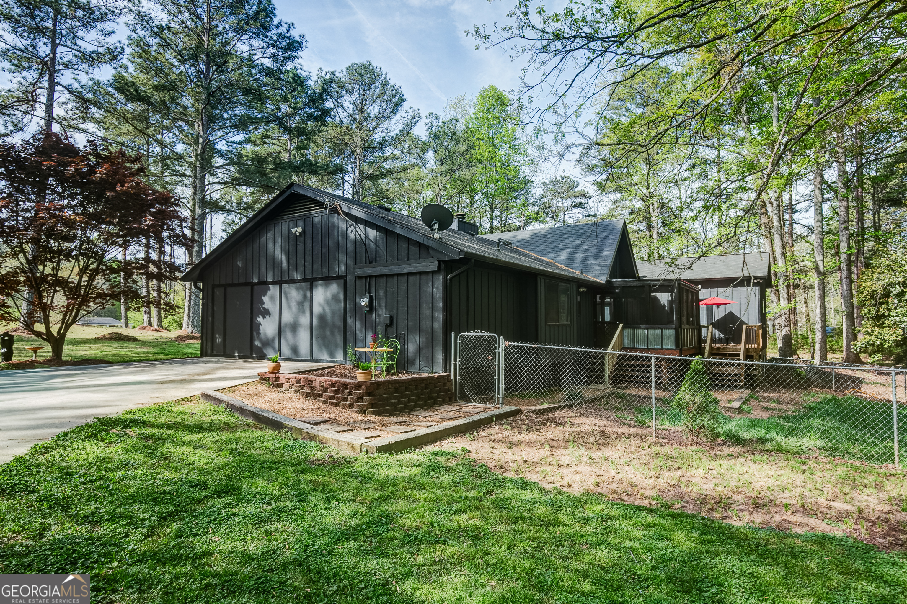 1188 Raymond Hill Road Newnan, GA 30265 - Photo 34 of 47 a backyard of a house with table and chairs