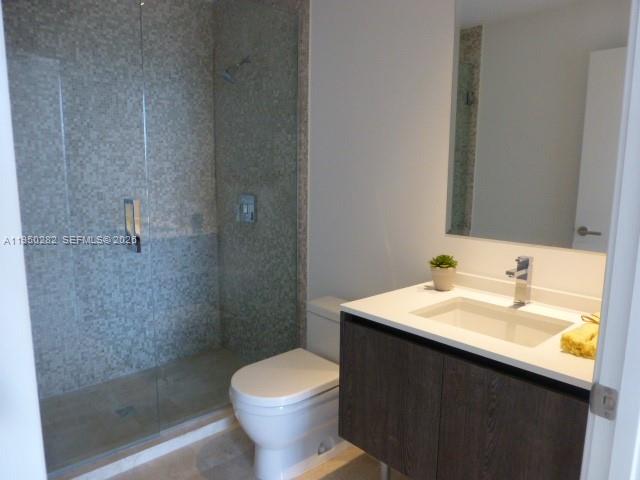 88 Southwest 7th Street, Unit 2203 Miami, FL 33130 - Photo 18 of 37 a bathroom with a sink and a mirror