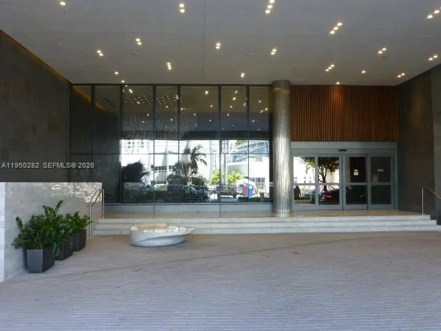 $6,300 | 88 Southwest 7th Street, Unit 2203, Miami, FL 33130