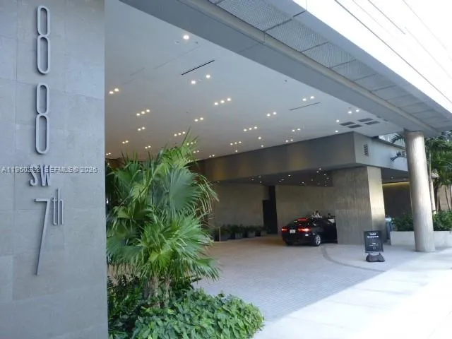 $6,300 | 88 Southwest 7th Street, Unit 2203, Miami, FL 33130