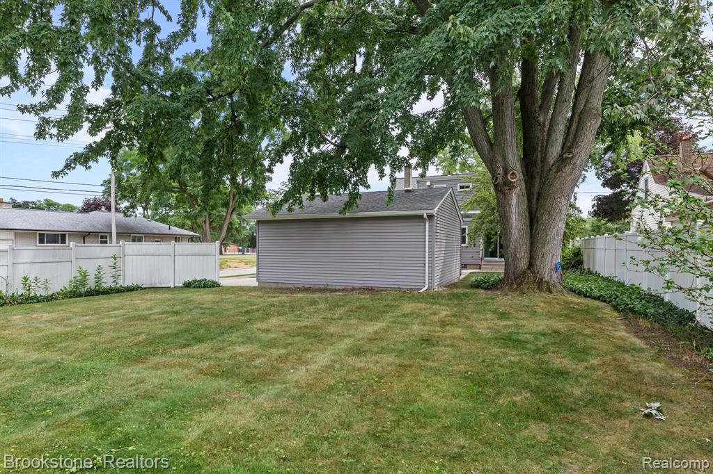2120 Oxford Road Berkley, MI 48072 - Photo 34 of 42