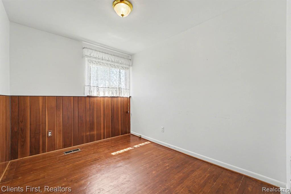 22952 Tuck Road Farmington, MI 48336 - Photo 14 of 29 Gallery Image 14