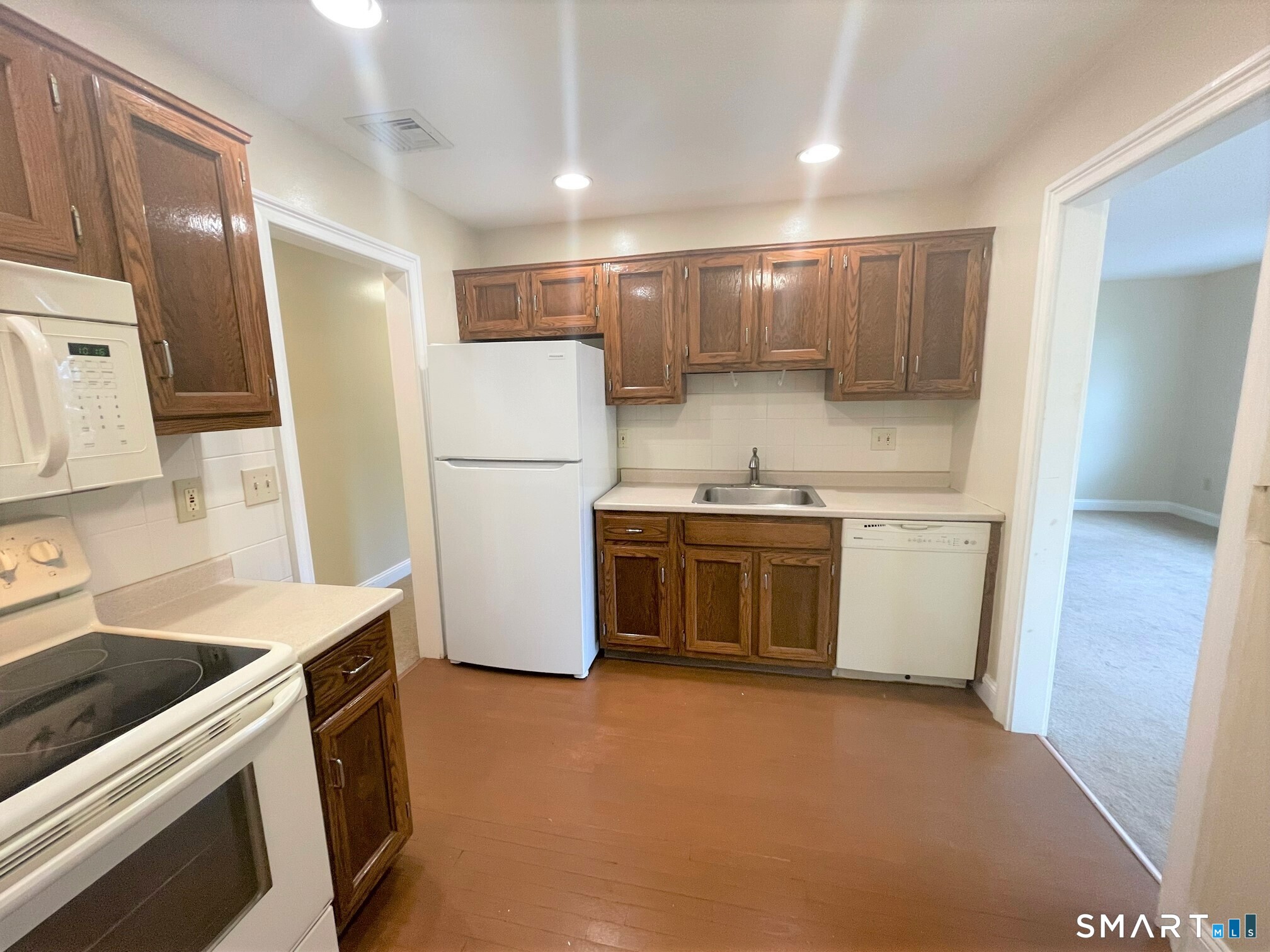 166 Old Brookfield Road, Unit 7A5 Danbury, CT 06811 - Photo 12 of 26